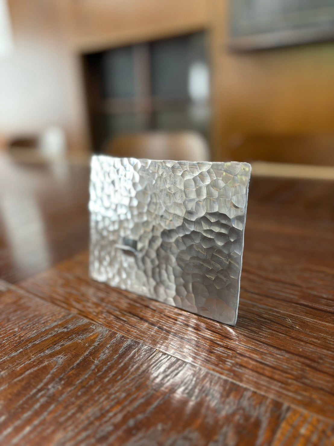 アルミ槌目加工一輪挿し(置型・長方形)高さ約10cm×幅約13.5cm(全国送料無料)